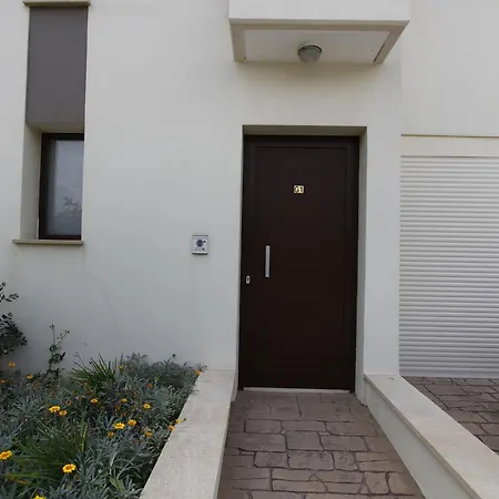 Case de vacanță Townhouse With 3 Bedrooms In Centre By The Beach *