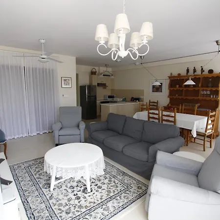 Case de vacanță Townhouse With 3 Bedrooms In Centre By The Beach *