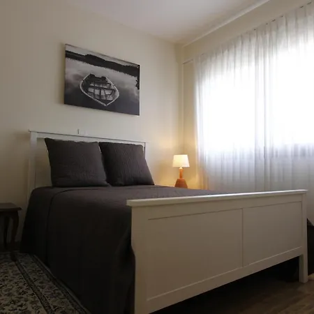 Townhouse With 3 Bedrooms In Centre By The Beach Case de vacanță *