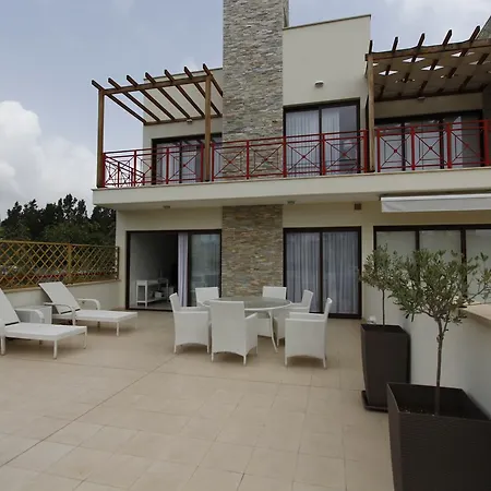 Townhouse With 3 Bedrooms In Centre By The Beach *